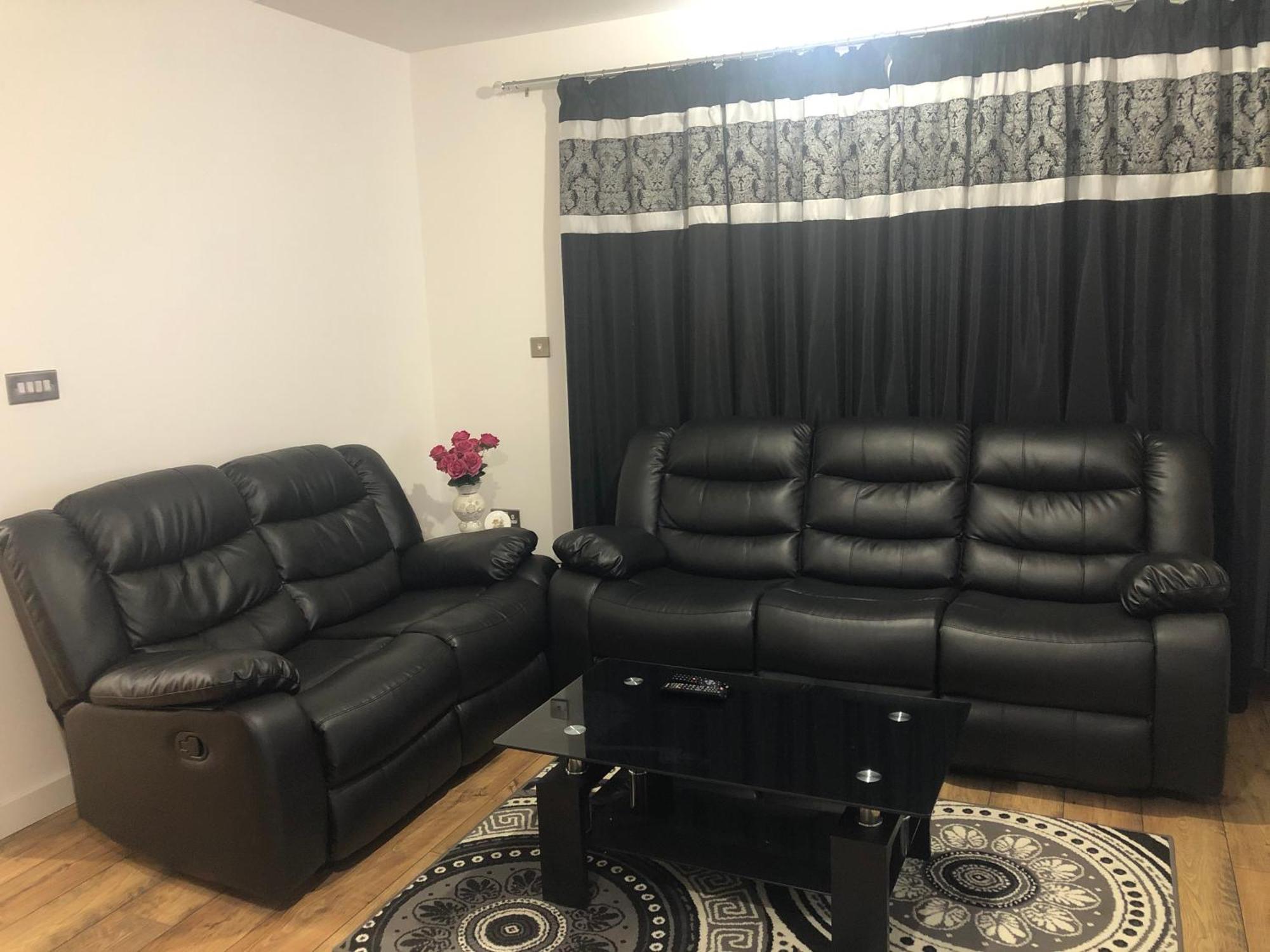 Luxury Kingsize Bedroom With Private Bathroom Northolt  Экстерьер фото