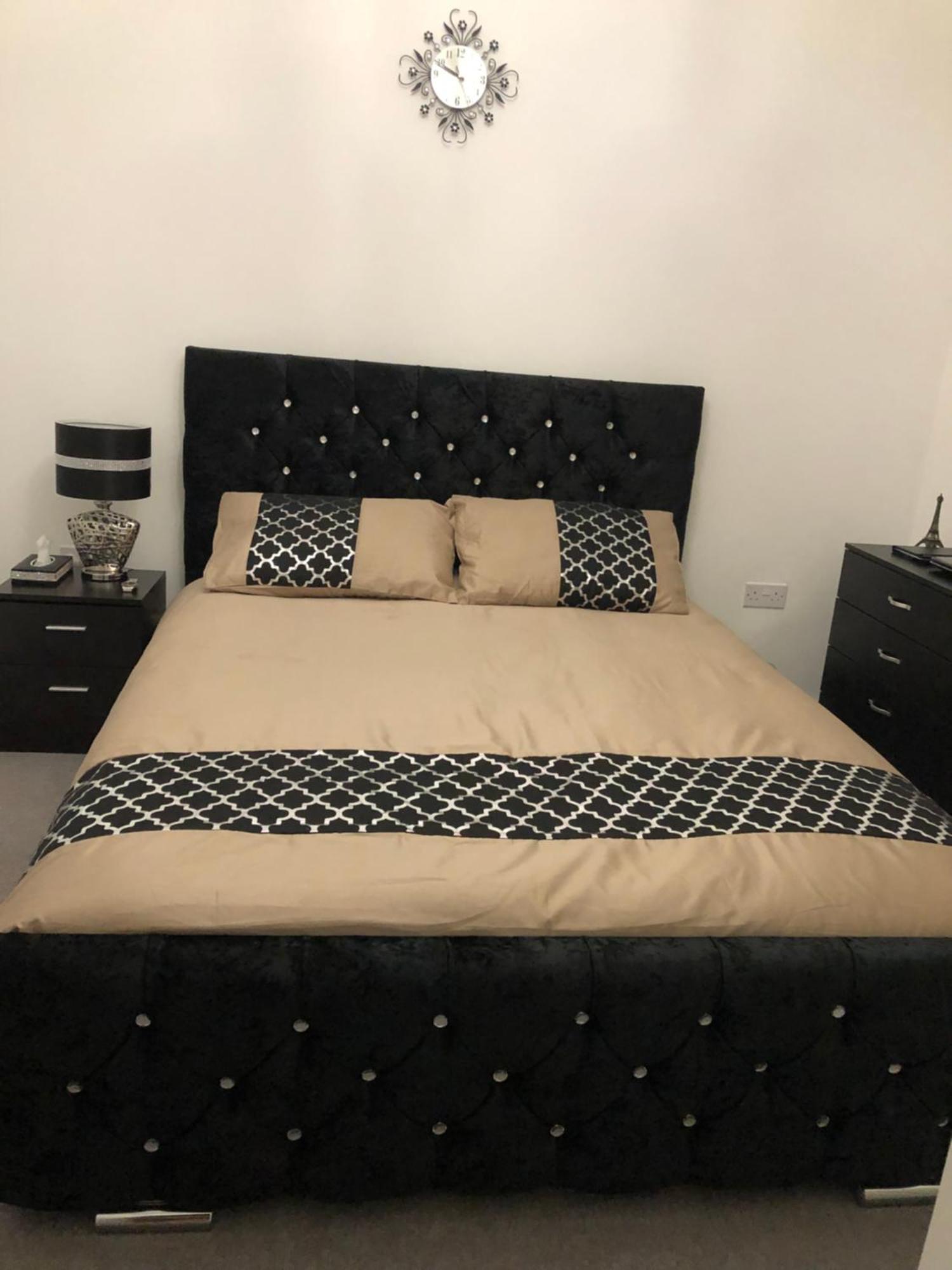 Luxury Kingsize Bedroom With Private Bathroom Northolt  Экстерьер фото